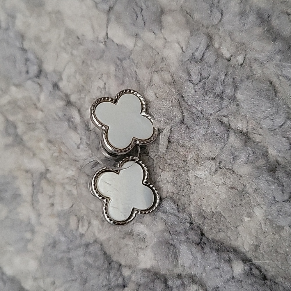 Clover earring